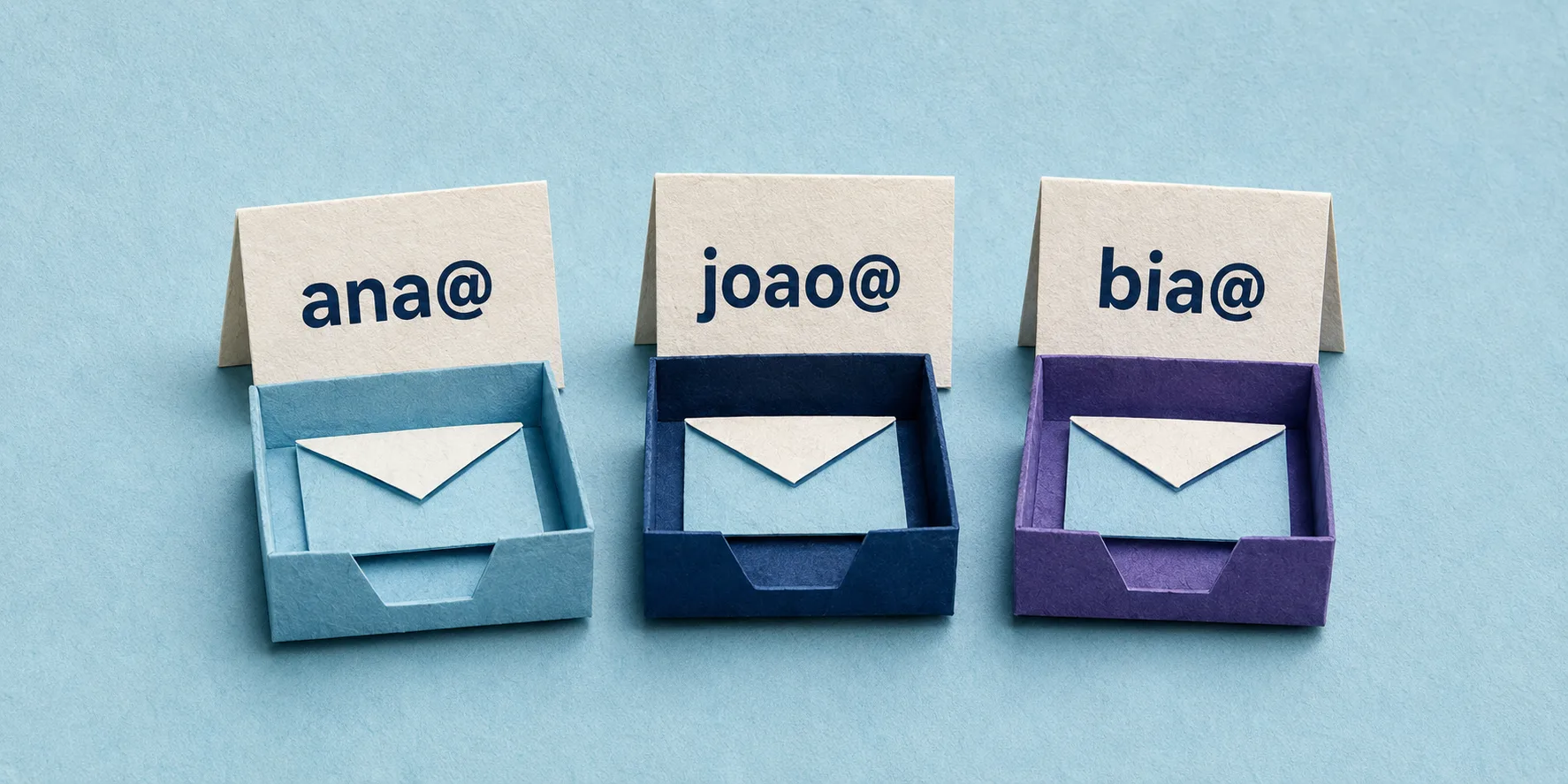 Caixas individuais de e-mail representadas em papel